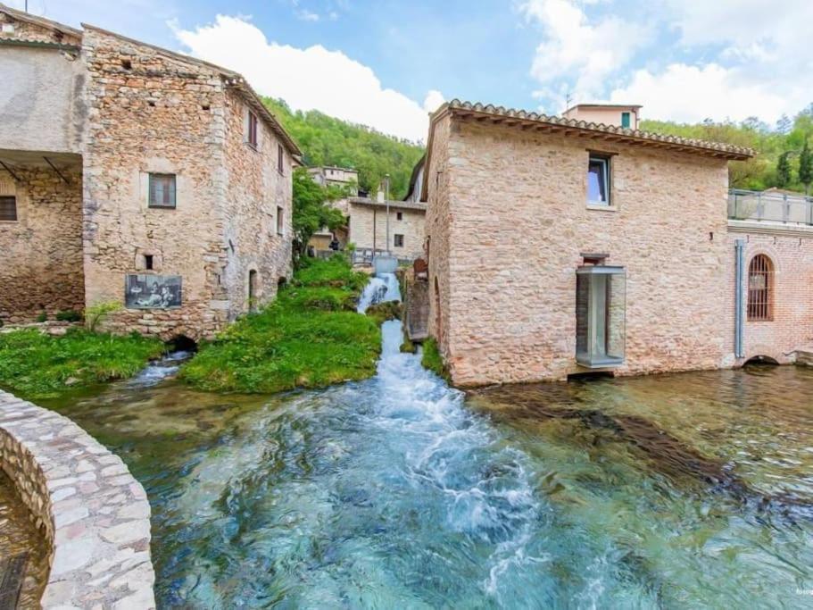 Casa Vacanze Fonte Del Menotre Foligno Dış mekan fotoğraf