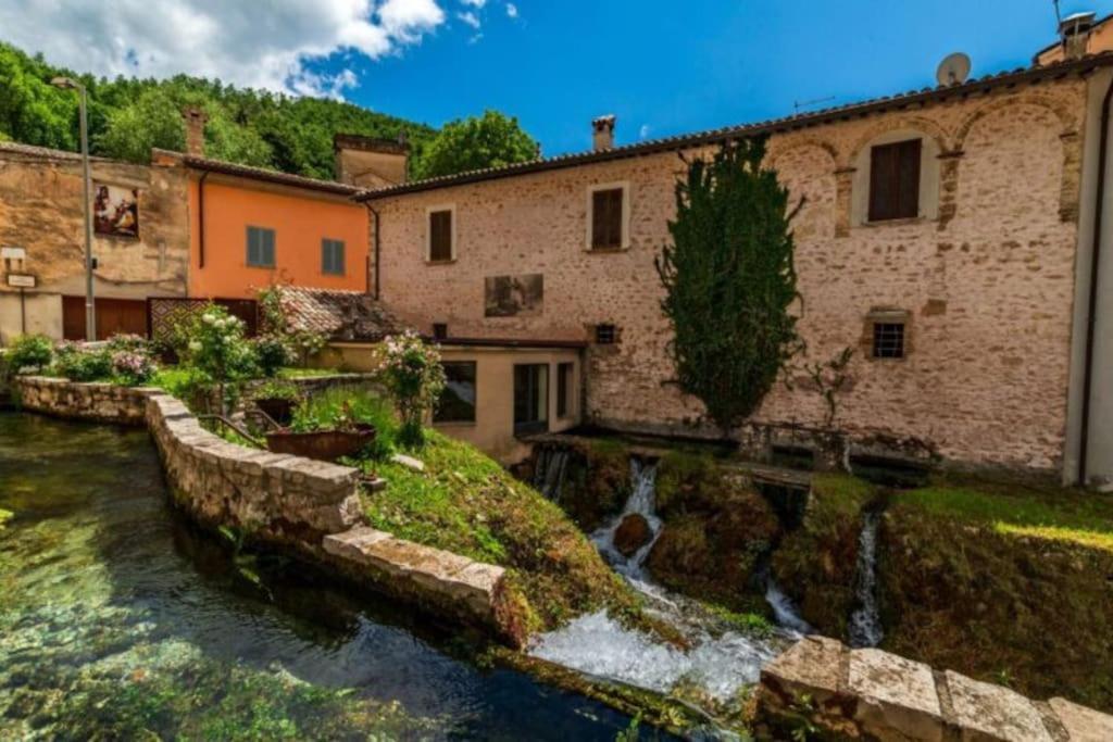 Casa Vacanze Fonte Del Menotre Foligno Dış mekan fotoğraf