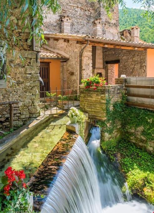 Casa Vacanze Fonte Del Menotre Foligno Dış mekan fotoğraf